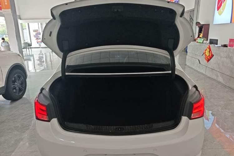 Used Buick Verano 2018 Sedan 15S Automatic Leading Model Trunk