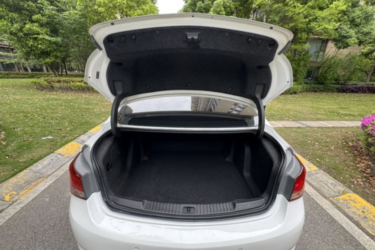 Used Buick Verano 2018 Sedan 15S Automatic Leading Model Trunk