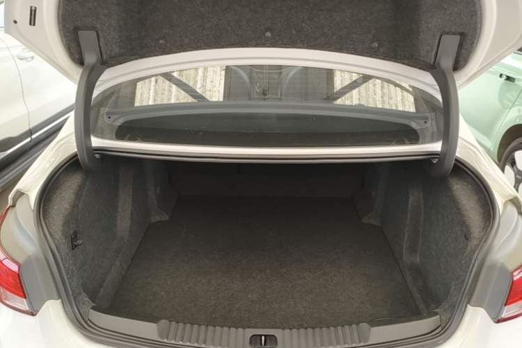 Used Buick Verano 2018 Sedan 15S Automatic Leading Model Trunk