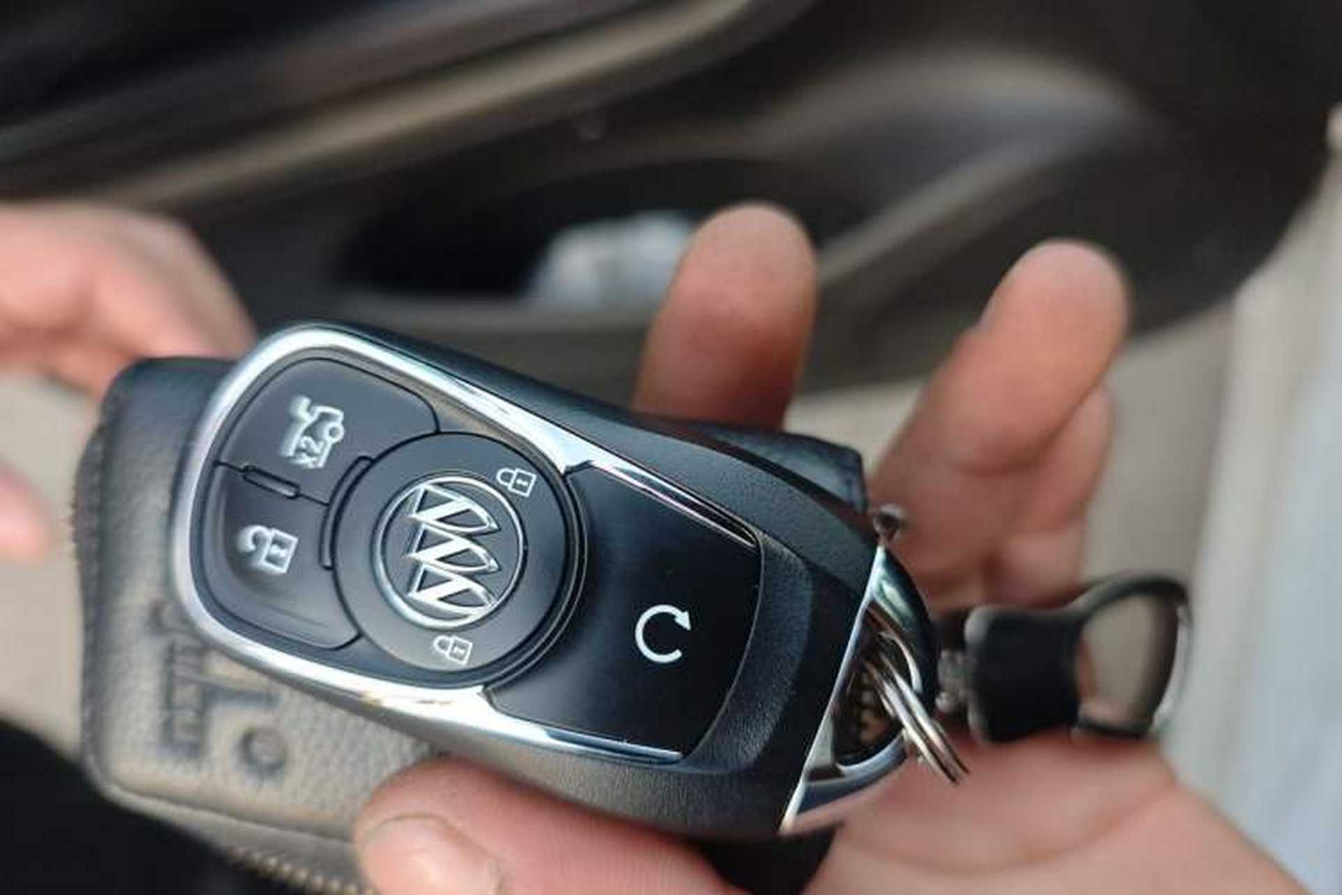 Used Buick Verano 2018 Sedan 20T Dual-Clutch Luxury Model Vehicle Key