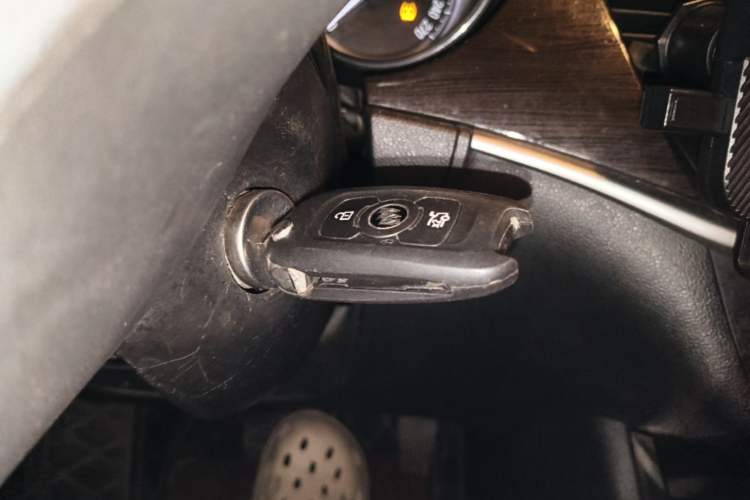 Used Buick Verano 2018 Sedan 20T Dual-Clutch Elite Model Vehicle Key