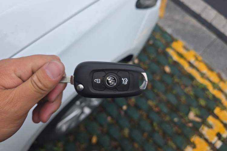 Used Buick Verano 2018 Sedan 20T Dual-Clutch Elite Model Vehicle Key