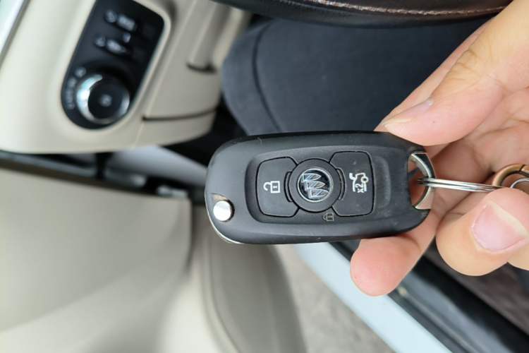 Used Buick Verano 2018 Sedan 15S Automatic Leading Model Vehicle Key