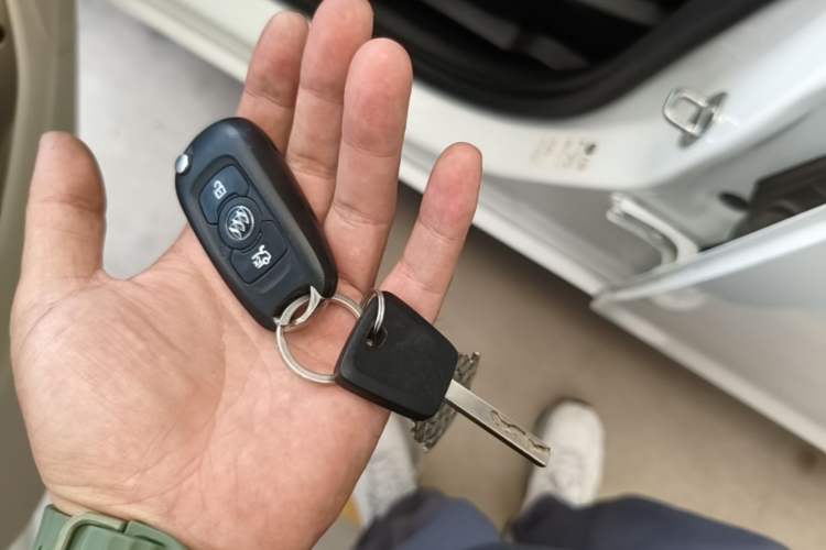 Used Buick Verano 2018 Sedan 15S Automatic Leading Model Vehicle Key