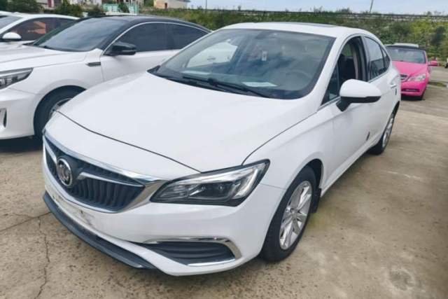 Buick Verano 2018 Sedan 20T Dual-Clutch Luxury Model с пробегом