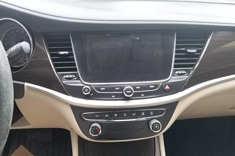 Used Buick Verano 2018 Sedan 15S Automatic Leading Model Audio And AC Panel