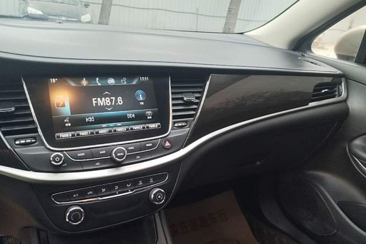 Used Buick Verano 2018 Sedan 20T Dual-Clutch Leading Model Audio And AC Panel