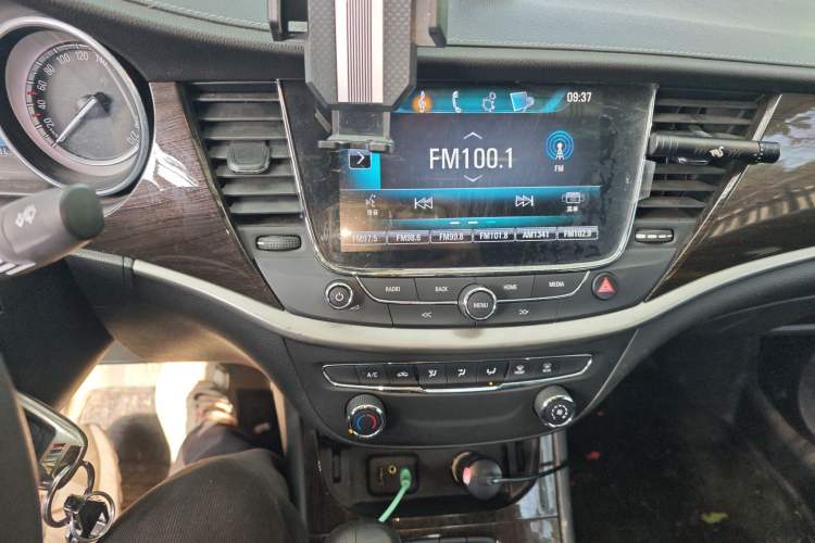 Used Buick Verano 2018 Sedan 20T Dual-Clutch Leading Model Audio And AC Panel
