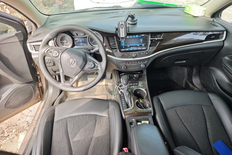 Used Buick Verano 2018 Sedan 20T Dual-Clutch Leading Model Center Console