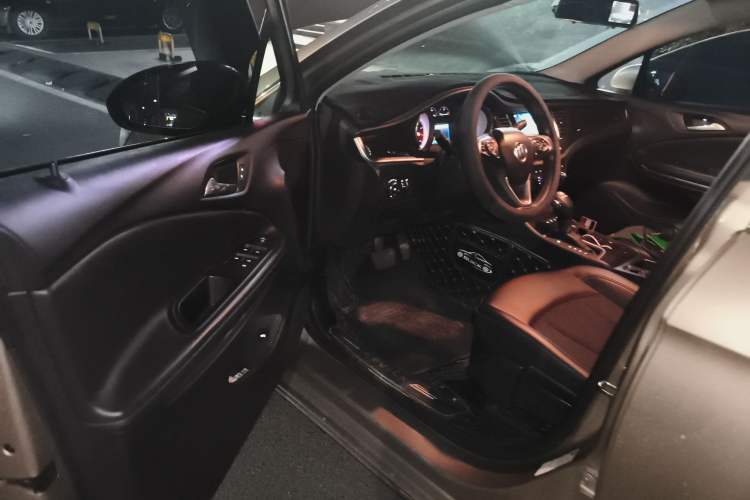 Used Buick Verano 2018 Sedan 20T Dual-Clutch Leading Model Driver Seat