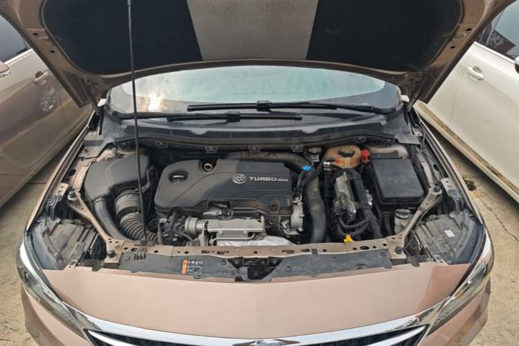 Used Buick Verano 2018 Sedan 20T Dual-Clutch Leading Model Engine Bay