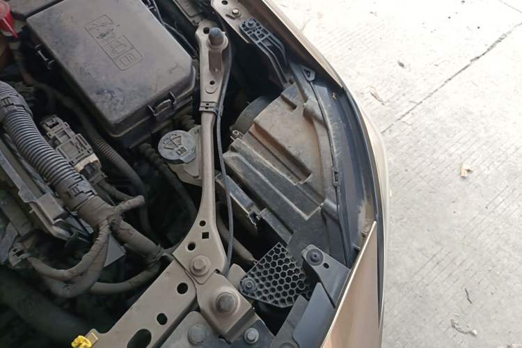 Used Buick Verano 2018 Sedan 15S Automatic Entry Model Engine Bay Left