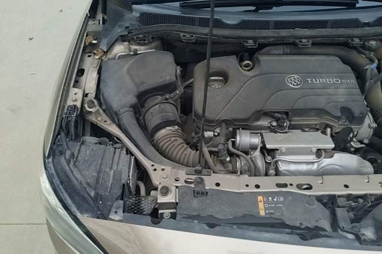 Used Buick Verano 2018 Sedan 20T Dual-Clutch Leading Model Engine Bay Right