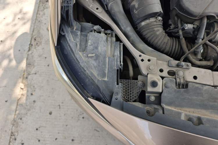 Used Buick Verano 2018 Sedan 20T Dual-Clutch Leading Model Engine Bay Right