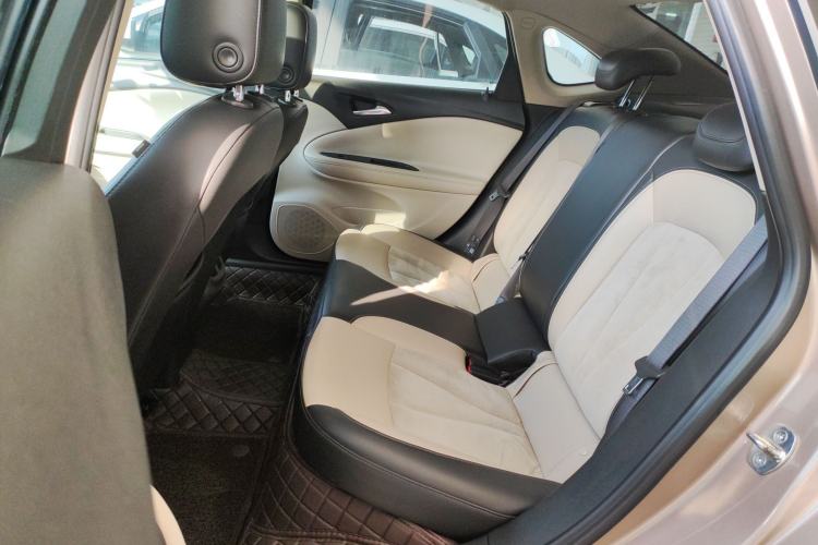 Used Buick Verano 2018 Sedan 15S Automatic Leading Model Interior 4