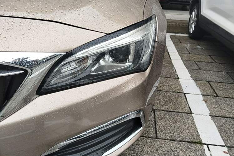 Used Buick Verano 2018 Sedan 15S Automatic Leading Model Left Front Headlight