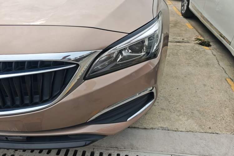Used Buick Verano 2018 Sedan 20T Dual-Clutch Leading Model Left Front Headlight