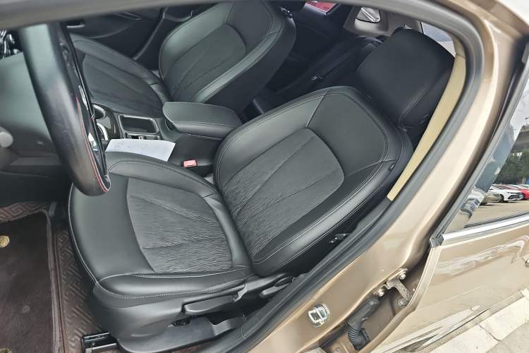 Used Buick Verano 2018 Sedan 20T Dual-Clutch Leading Model Left Front Seat