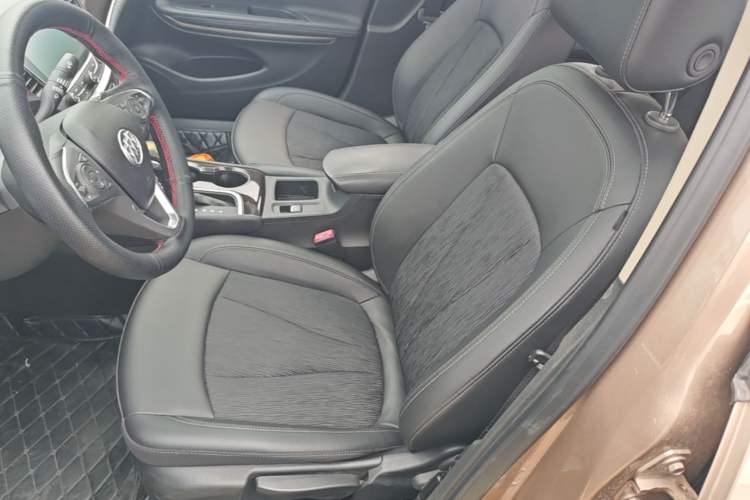 Used Buick Verano 2018 Sedan 20T Dual-Clutch Leading Model Left Front Seat