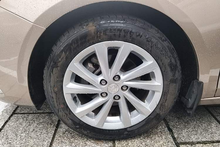 Used Buick Verano 2018 Sedan 15S Automatic Leading Model Left Front Wheel Hub