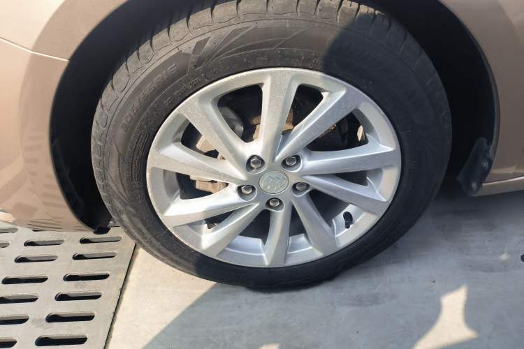 Used Buick Verano 2018 Sedan 15S Automatic Leading Model Left Front Wheel Hub