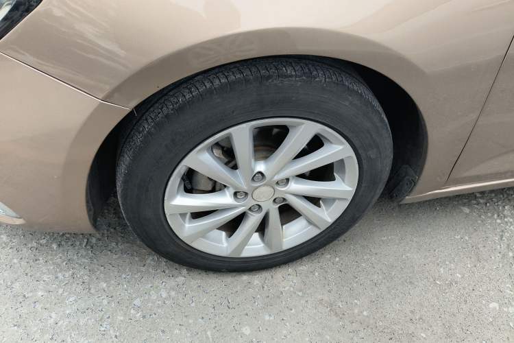 Used Buick Verano 2018 Sedan 15S Automatic Entry Model Left Front Wheel Hub