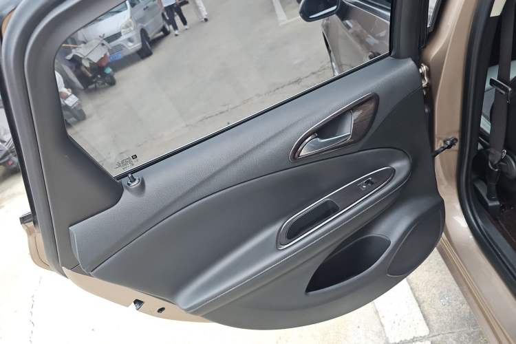 Used Buick Verano 2018 Sedan 20T Dual-Clutch Leading Model Left Rear Door Interior