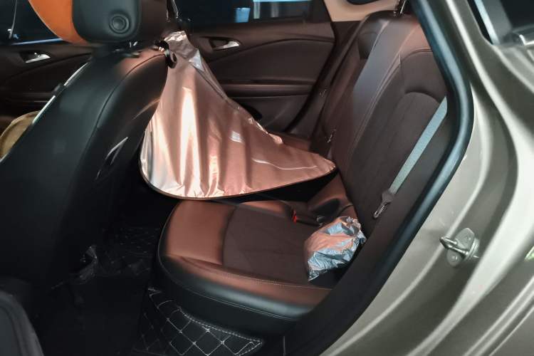Used Buick Verano 2018 Sedan 20T Dual-Clutch Leading Model Left Rear Seat