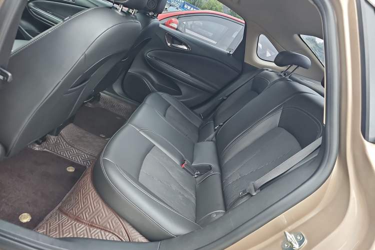 Used Buick Verano 2018 Sedan 20T Dual-Clutch Leading Model Left Rear Seat