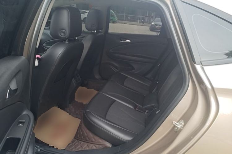Used Buick Verano 2018 Sedan 20T Dual-Clutch Leading Model Left Rear Seat