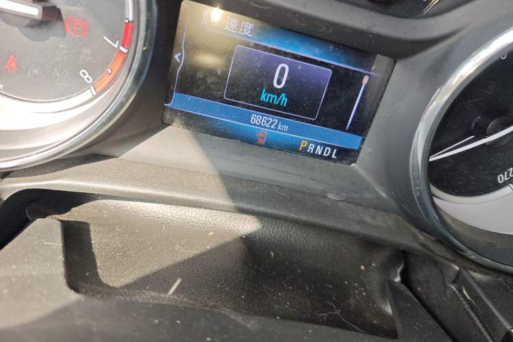 Used Buick Verano 2018 Sedan 20T Dual-Clutch Leading Model Odometer Close Up
