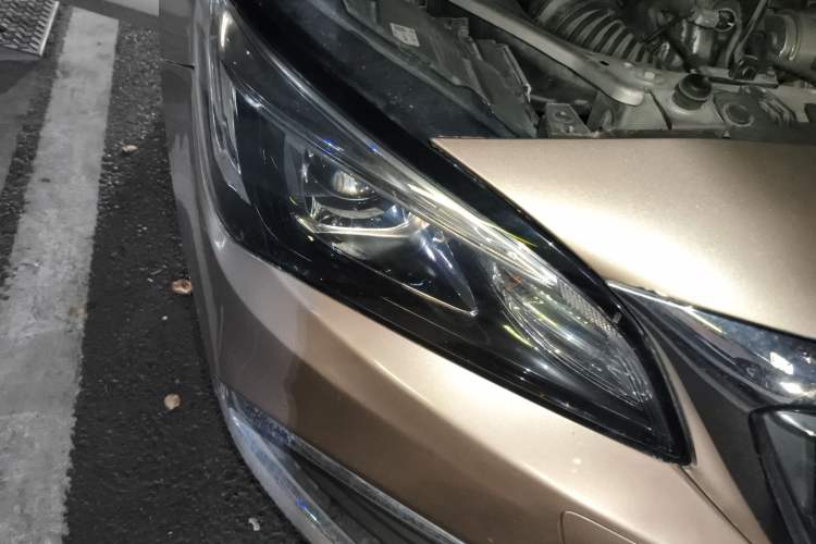 Used Buick Verano 2018 Sedan 20T Dual-Clutch Leading Model Right Front Headlight