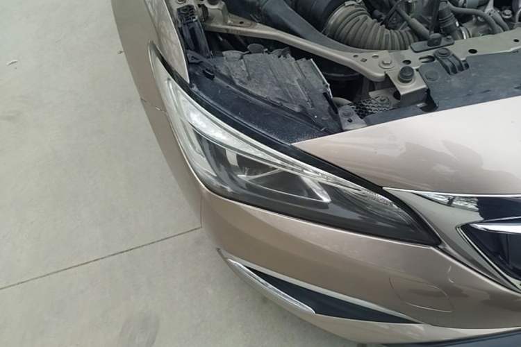 Used Buick Verano 2018 Sedan 20T Dual-Clutch Leading Model Right Front Headlight