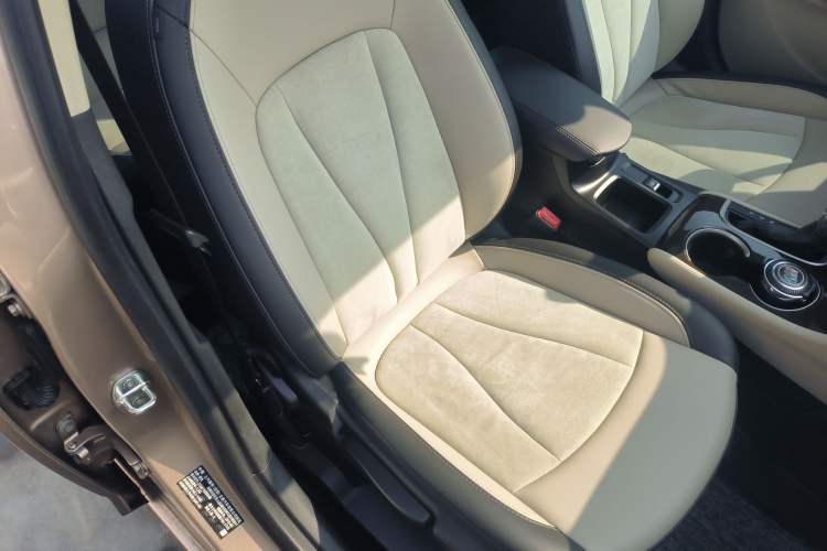 Used Buick Verano 2018 Sedan 15S Automatic Leading Model Right Front Seat