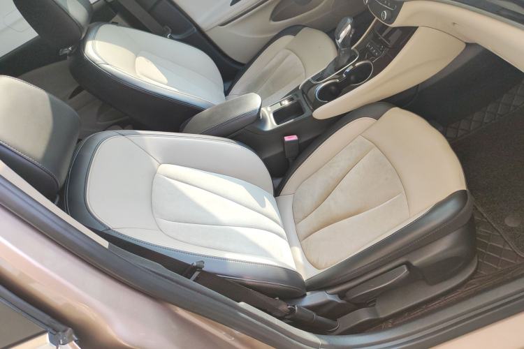 Used Buick Verano 2018 Sedan 15S Automatic Leading Model Right Front Seat