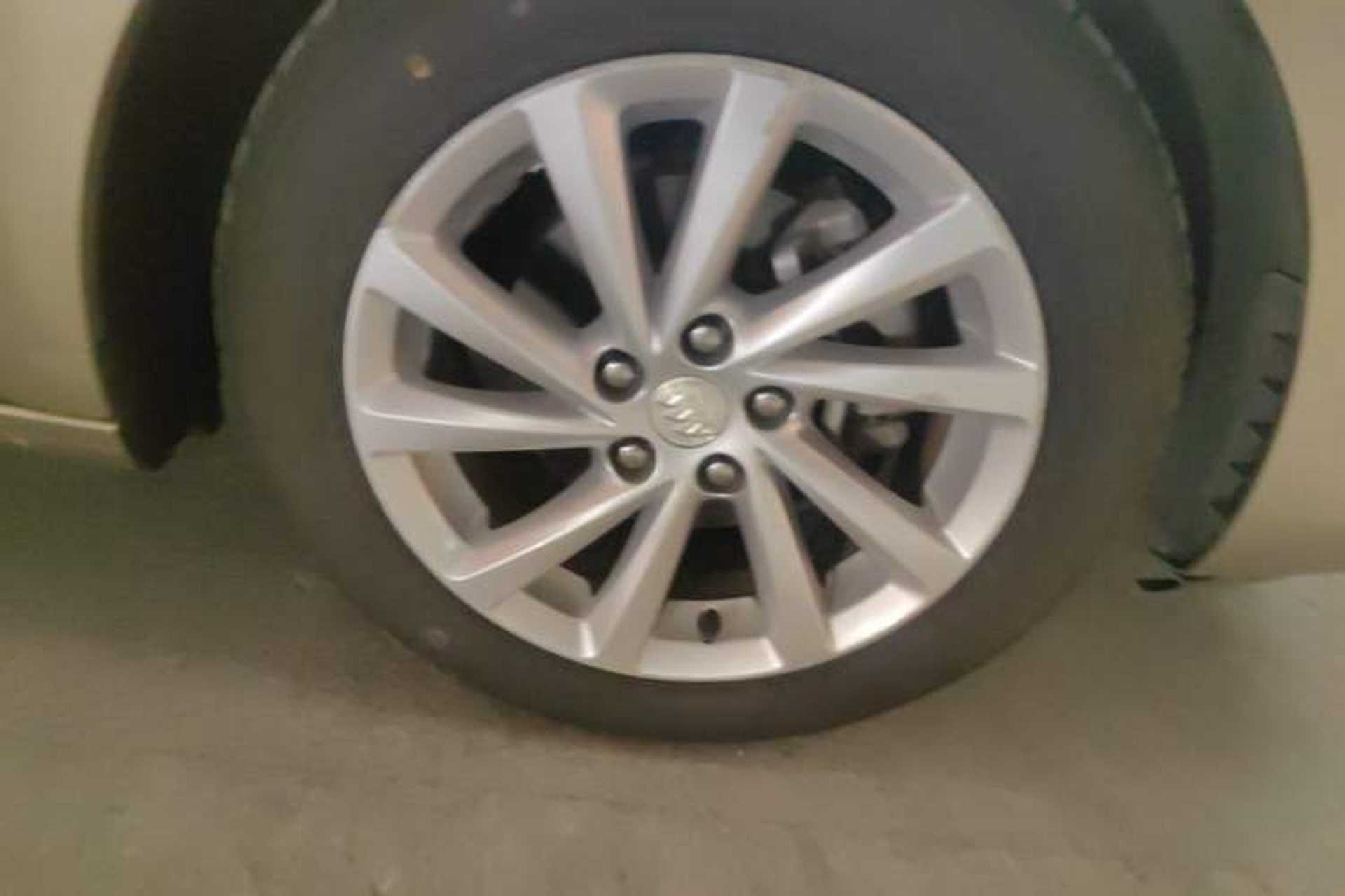 Used Buick Verano 2018 Sedan 15S Automatic Leading Model Right Front Wheel Hub