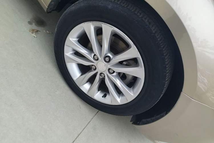 Used Buick Verano 2018 Sedan 20T Dual-Clutch Leading Model Right Front Wheel Hub