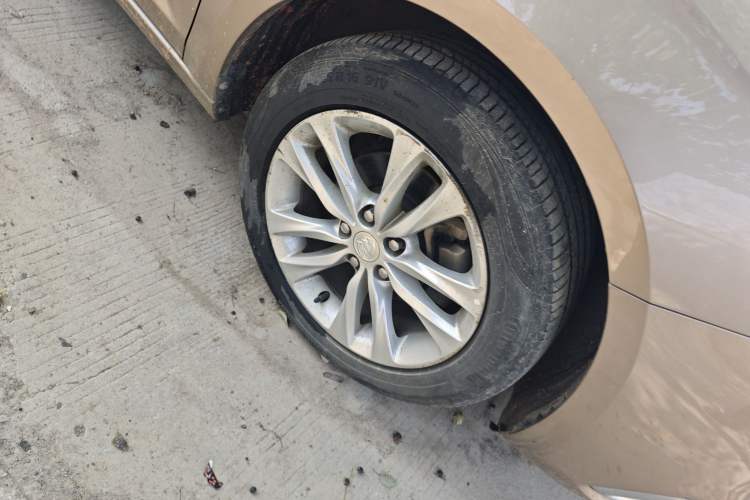 Used Buick Verano 2018 Sedan 20T Dual-Clutch Leading Model Right Front Wheel Hub