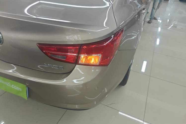 Used Buick Verano 2018 Sedan 15S Automatic Entry Model Right Rear Taillight