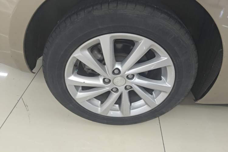 Used Buick Verano 2018 Sedan 15S Automatic Entry Model Right Rear Wheel Hub