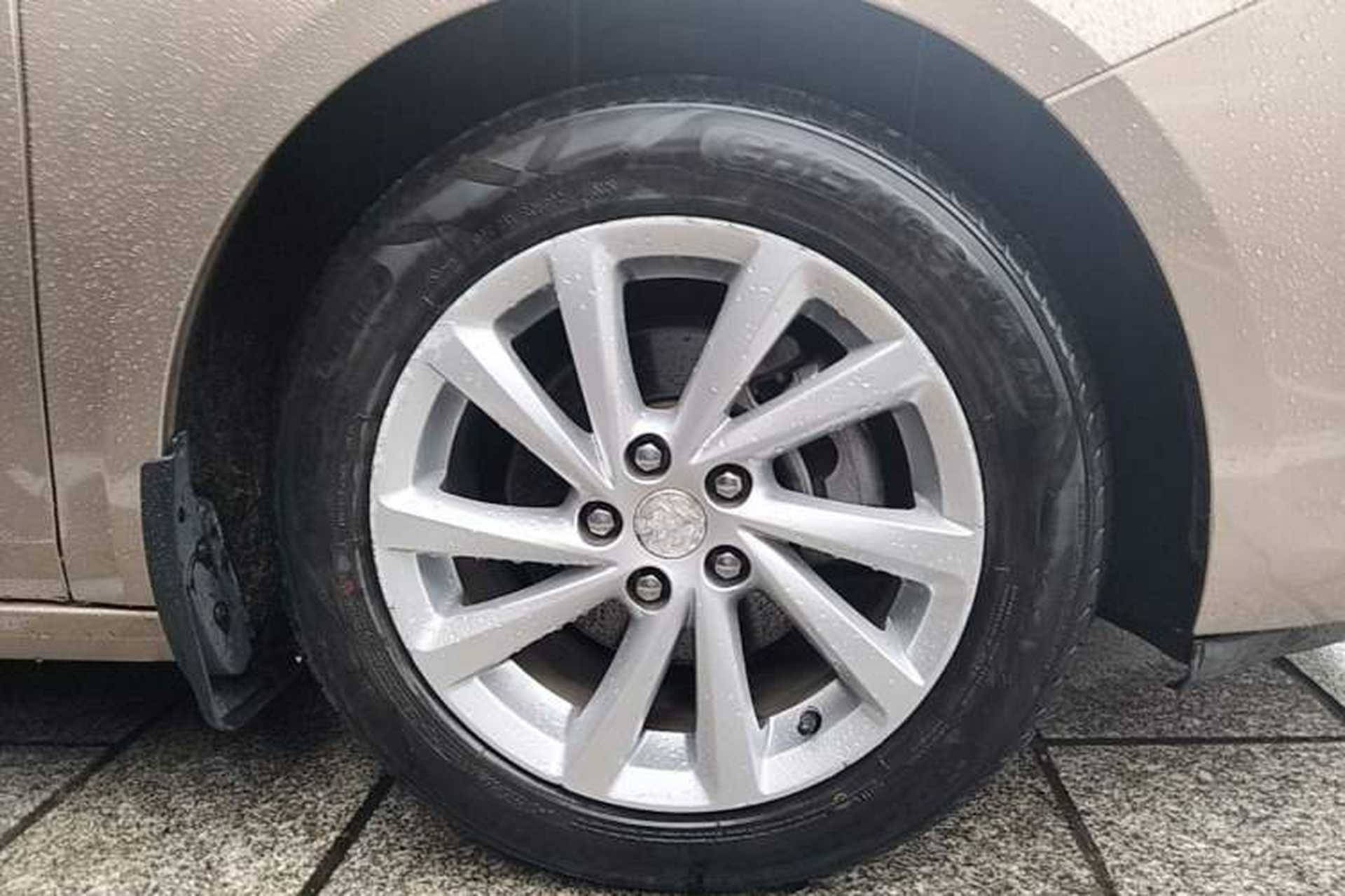 Used Buick Verano 2018 Sedan 15S Automatic Leading Model Right Rear Wheel Hub