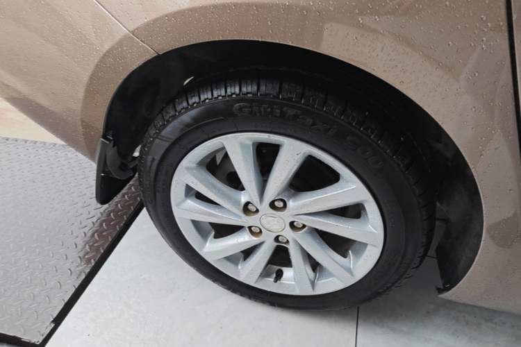 Used Buick Verano 2018 Sedan 15S Automatic Entry Model Right Rear Wheel Hub