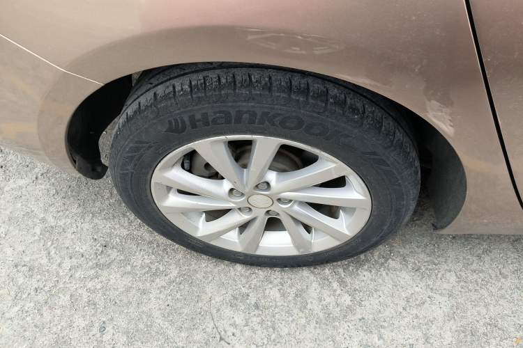 Used Buick Verano 2018 Sedan 15S Automatic Entry Model Right Rear Wheel Hub