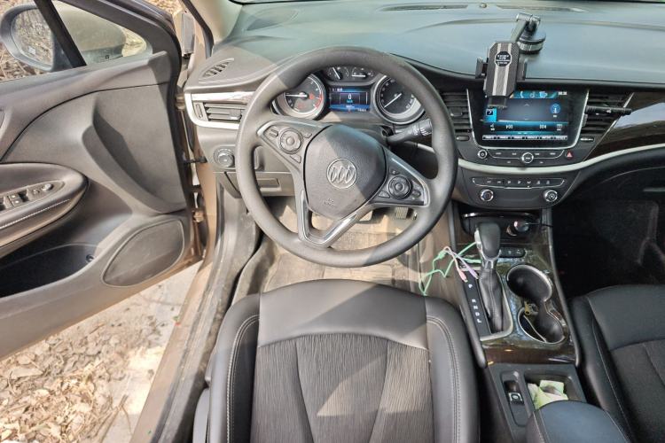 Used Buick Verano 2018 Sedan 20T Dual-Clutch Leading Model Steering Wheel