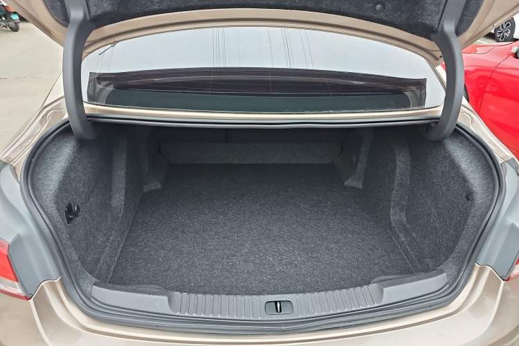 Used Buick Verano 2018 Sedan 20T Dual-Clutch Leading Model Trunk