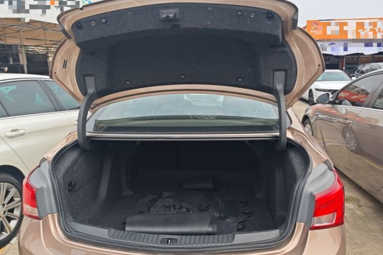 Used Buick Verano 2018 Sedan 20T Dual-Clutch Leading Model Trunk