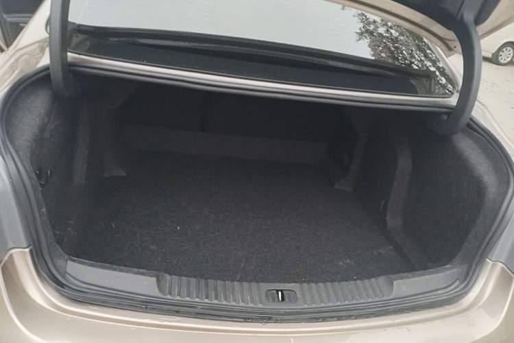 Used Buick Verano 2018 Sedan 20T Dual-Clutch Leading Model Trunk