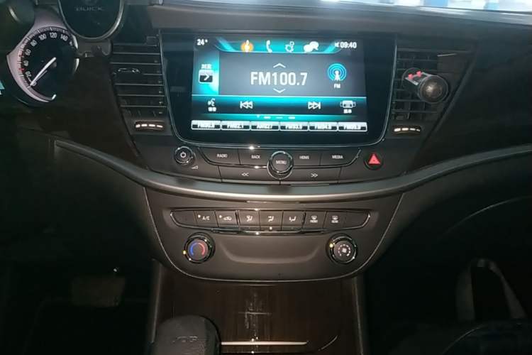 Used Buick Verano 2019 Sedan 20T Dual-Clutch Leading Model Audio And AC Panel