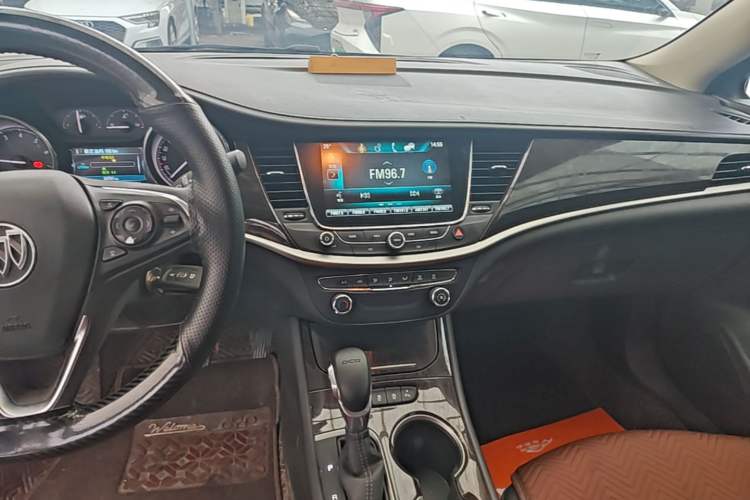 Used Buick Verano 2019 Sedan 20T Dual-Clutch Leading Model Audio And AC Panel