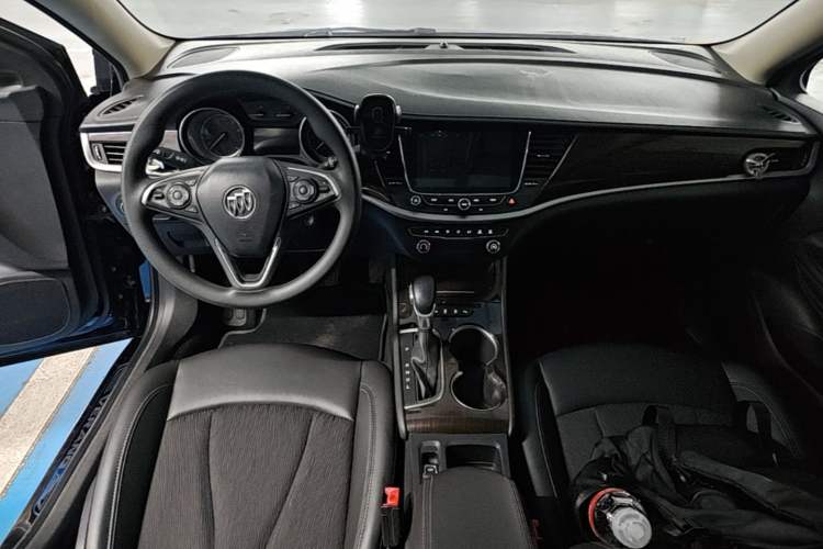 Used Buick Verano 2019 Sedan 20T Dual-Clutch Leading Model Center Console